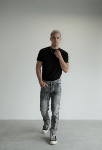 017-Quần jean xám Cricket phối da bò trắng chỉ đỏ trắng xanh