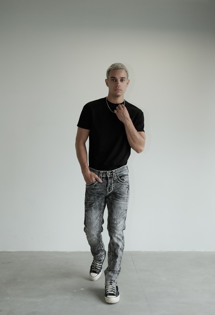 017-Quần jean xám Cricket phối da bò trắng chỉ đỏ trắng xanh