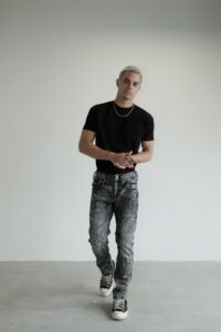 018-Quần jean xám wash sáng Cricket khuy địa túi viền da chỉ xám